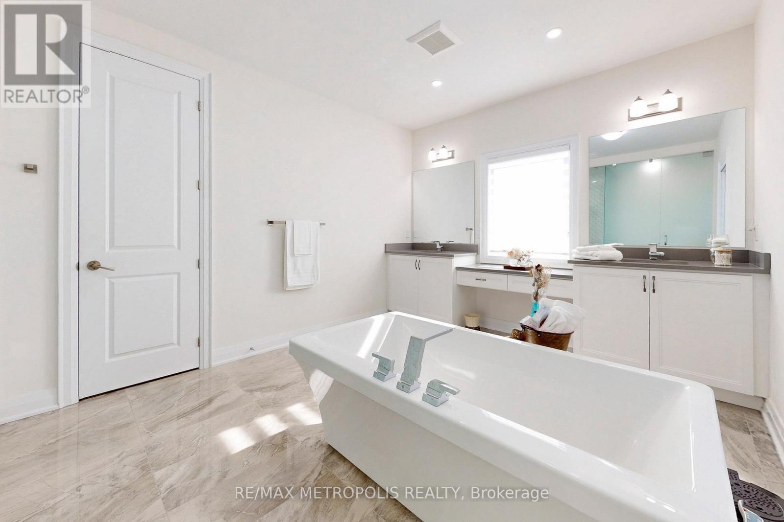 163 Ballantyne Boulevard, Vaughan, ON - Indoor Photo Showing Bathroom