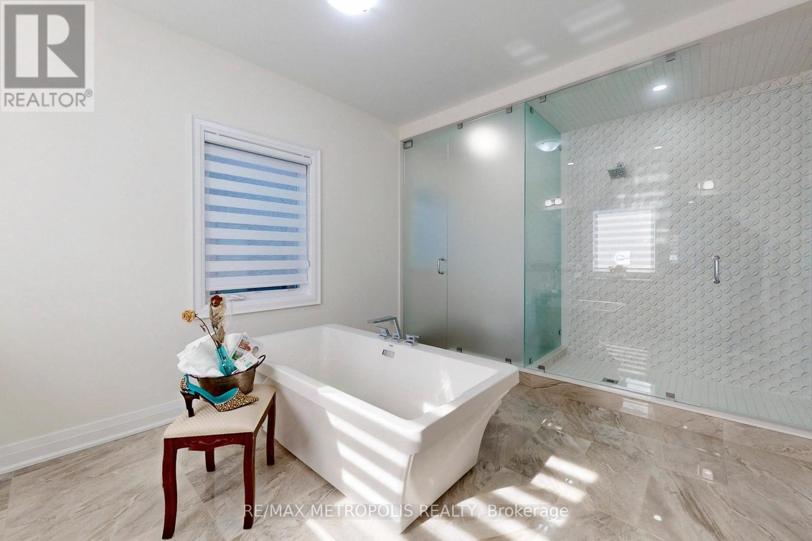 163 Ballantyne Boulevard, Vaughan, ON - Indoor Photo Showing Bathroom