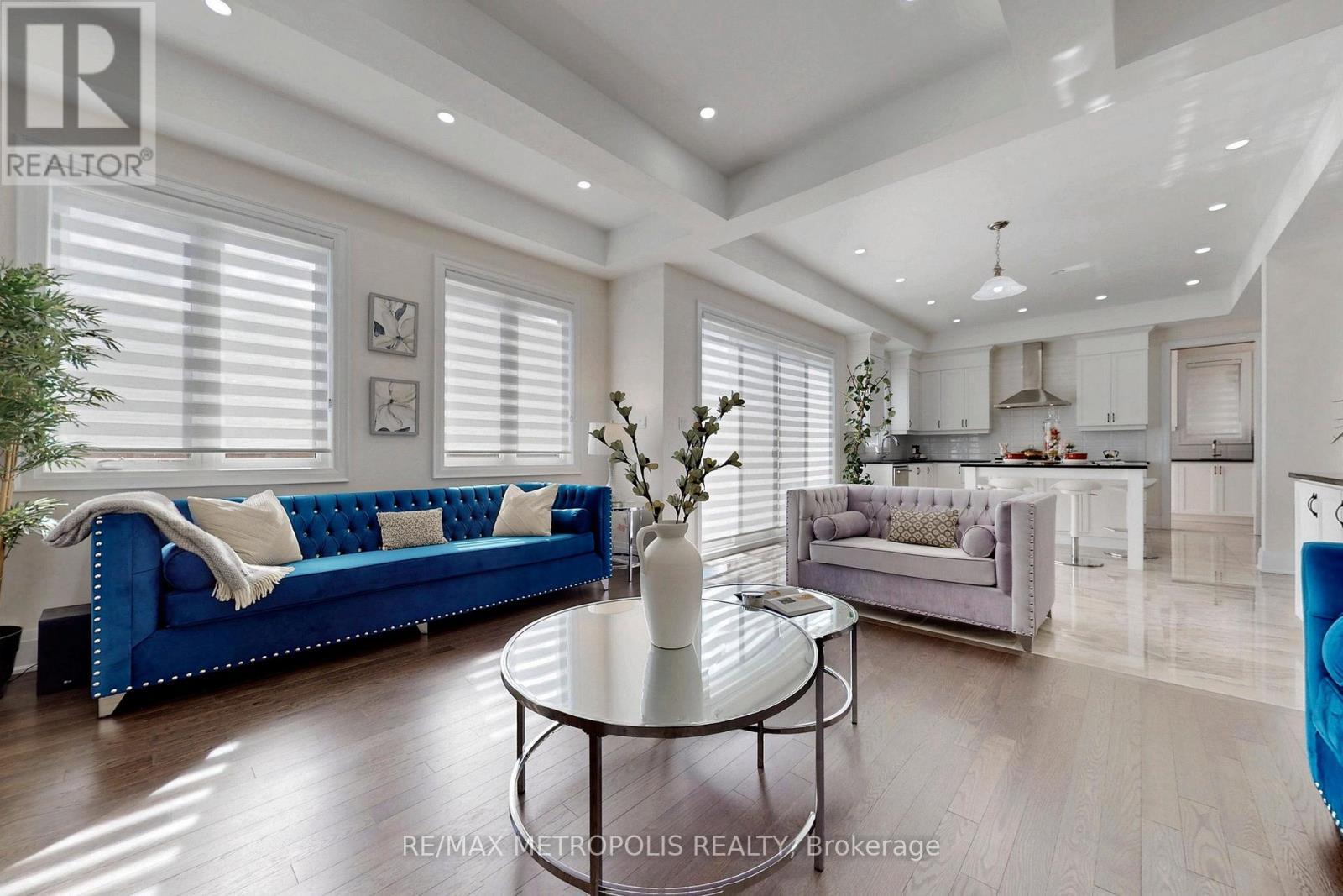 163 Ballantyne Boulevard, Vaughan, ON - Indoor Photo Showing Living Room