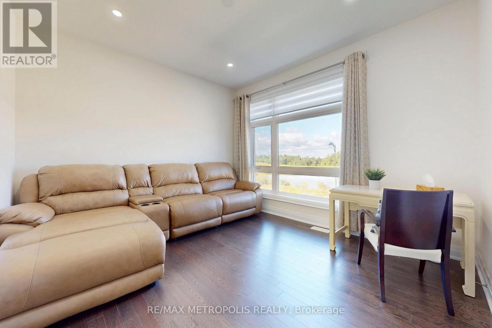 163 Ballantyne Boulevard, Vaughan, ON - Indoor Photo Showing Living Room