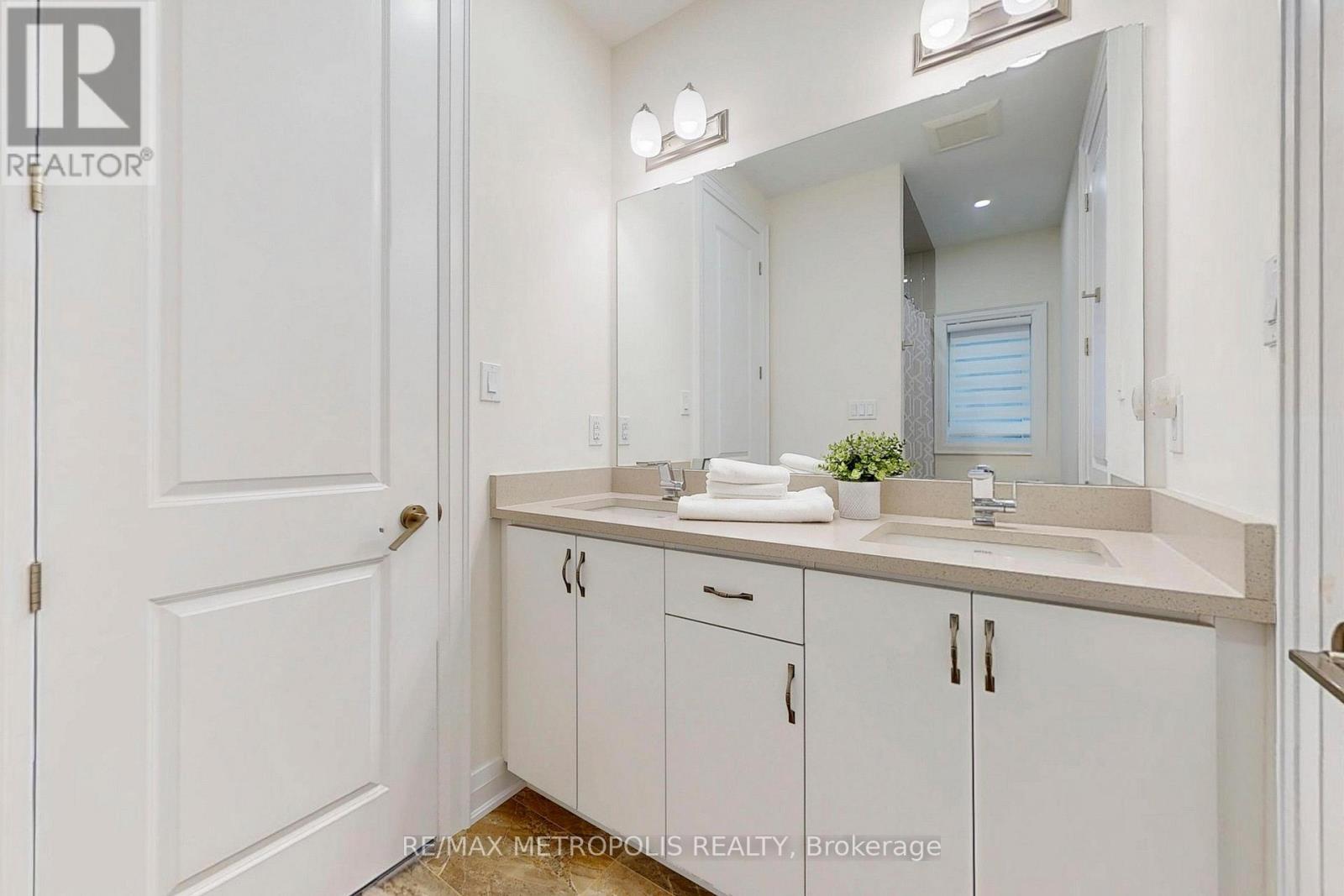 163 Ballantyne Boulevard, Vaughan, ON - Indoor Photo Showing Bathroom