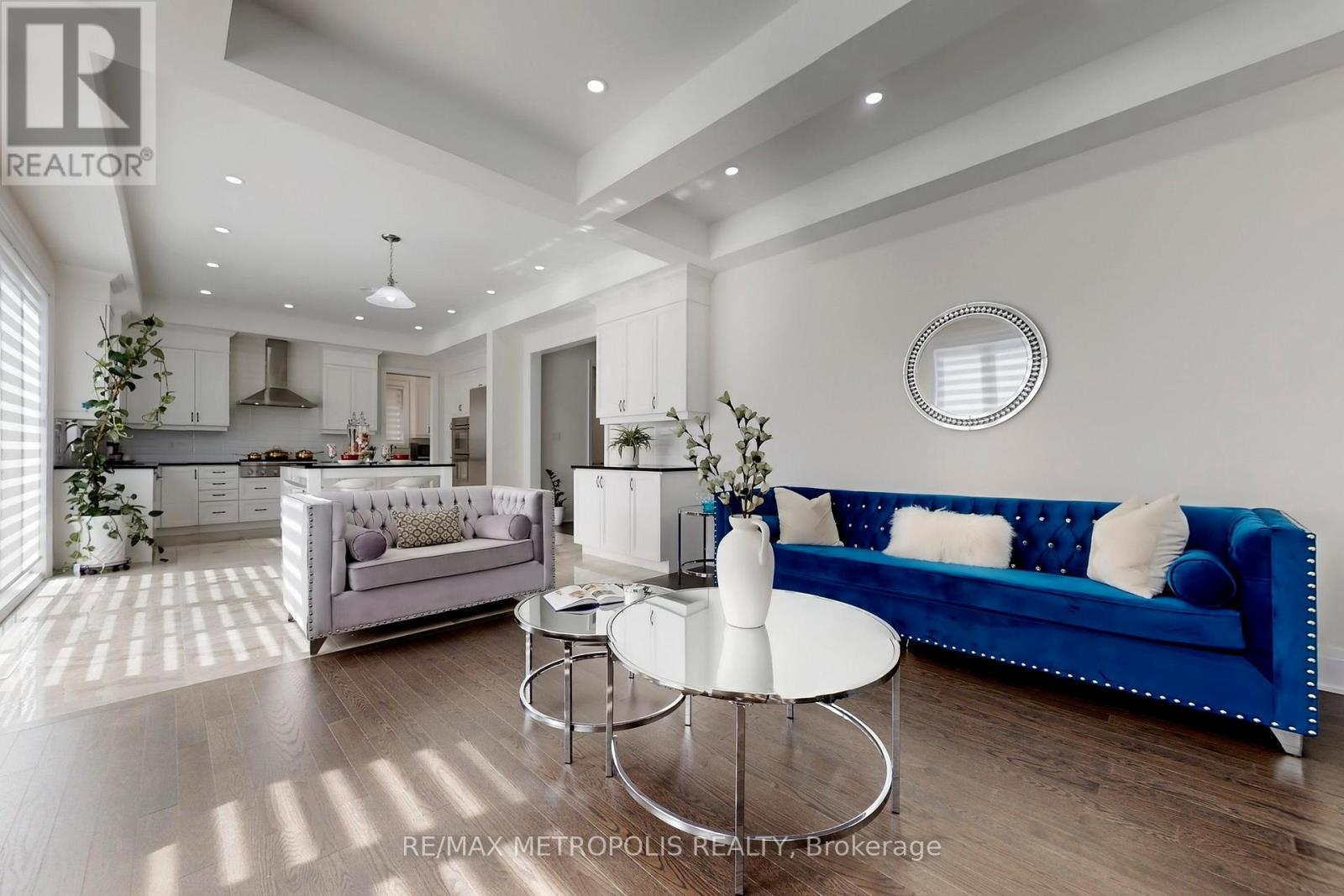 163 Ballantyne Boulevard, Vaughan, ON - Indoor Photo Showing Living Room