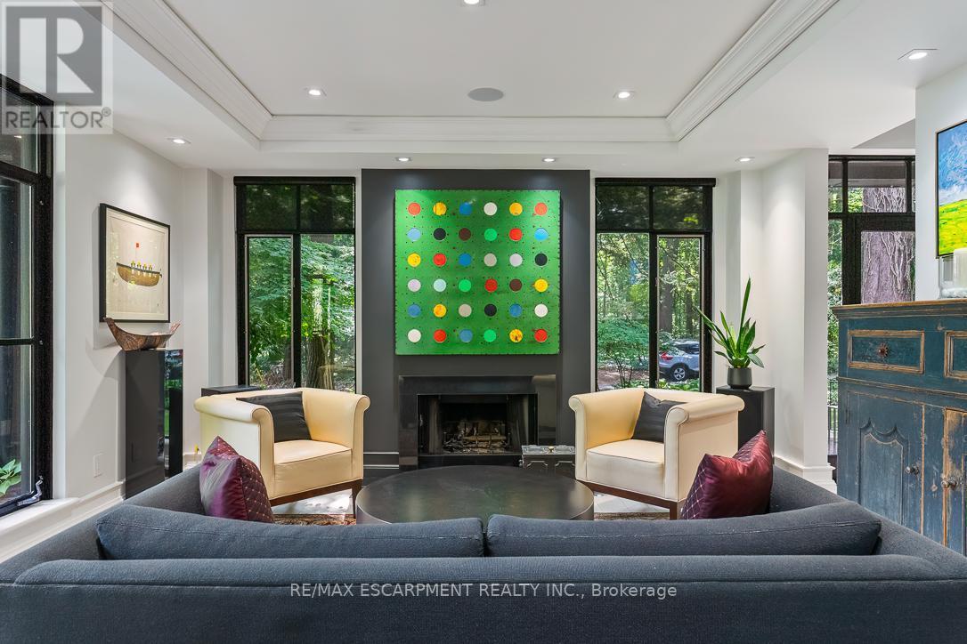 905 Sangster Avenue, Mississauga, ON - Indoor Photo Showing Living Room With Fireplace