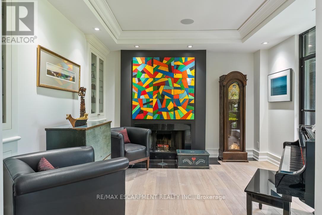 905 Sangster Avenue, Mississauga, ON - Indoor With Fireplace