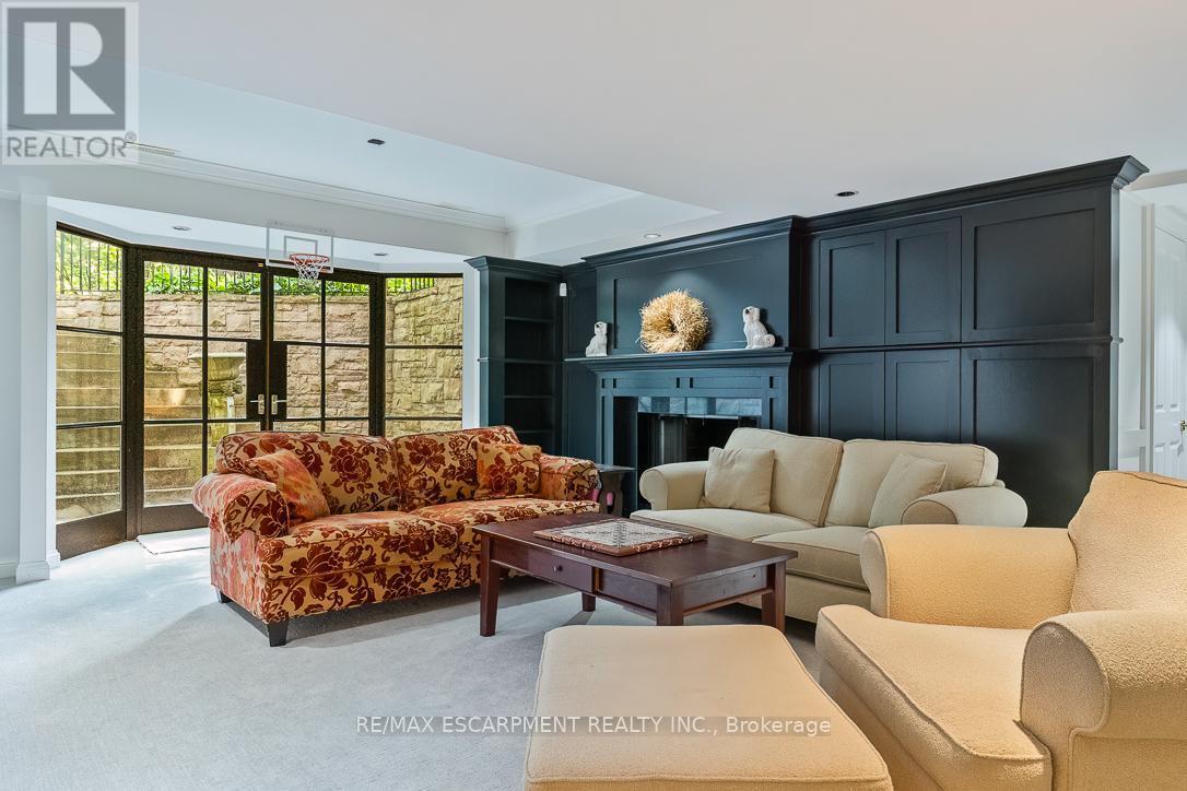 905 Sangster Avenue, Mississauga, ON - Indoor Photo Showing Living Room