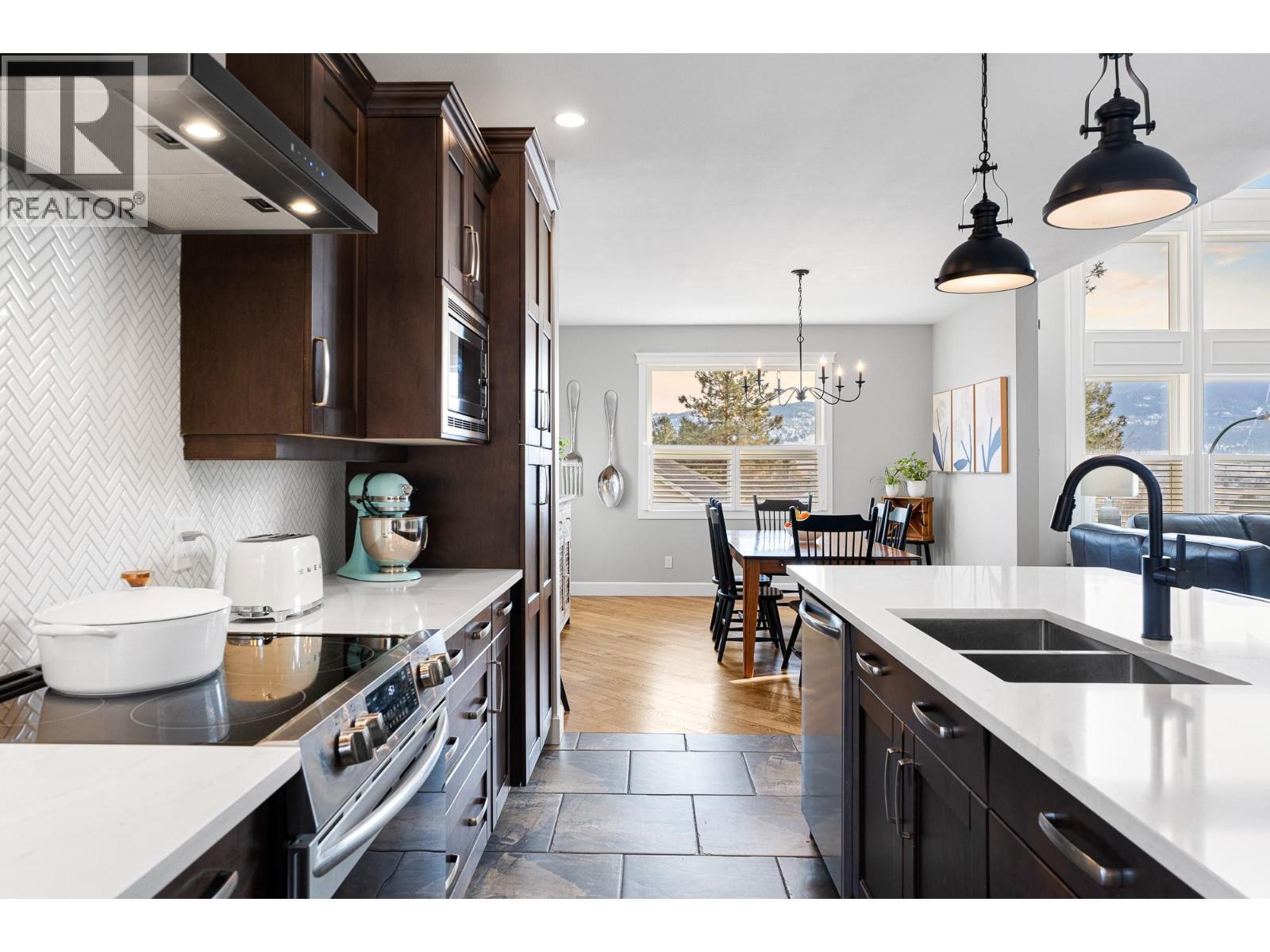 2501 Bremner Avenue, Merritt, BC - Indoor Photo Showing Kitchen With Double Sink With Upgraded Kitchen