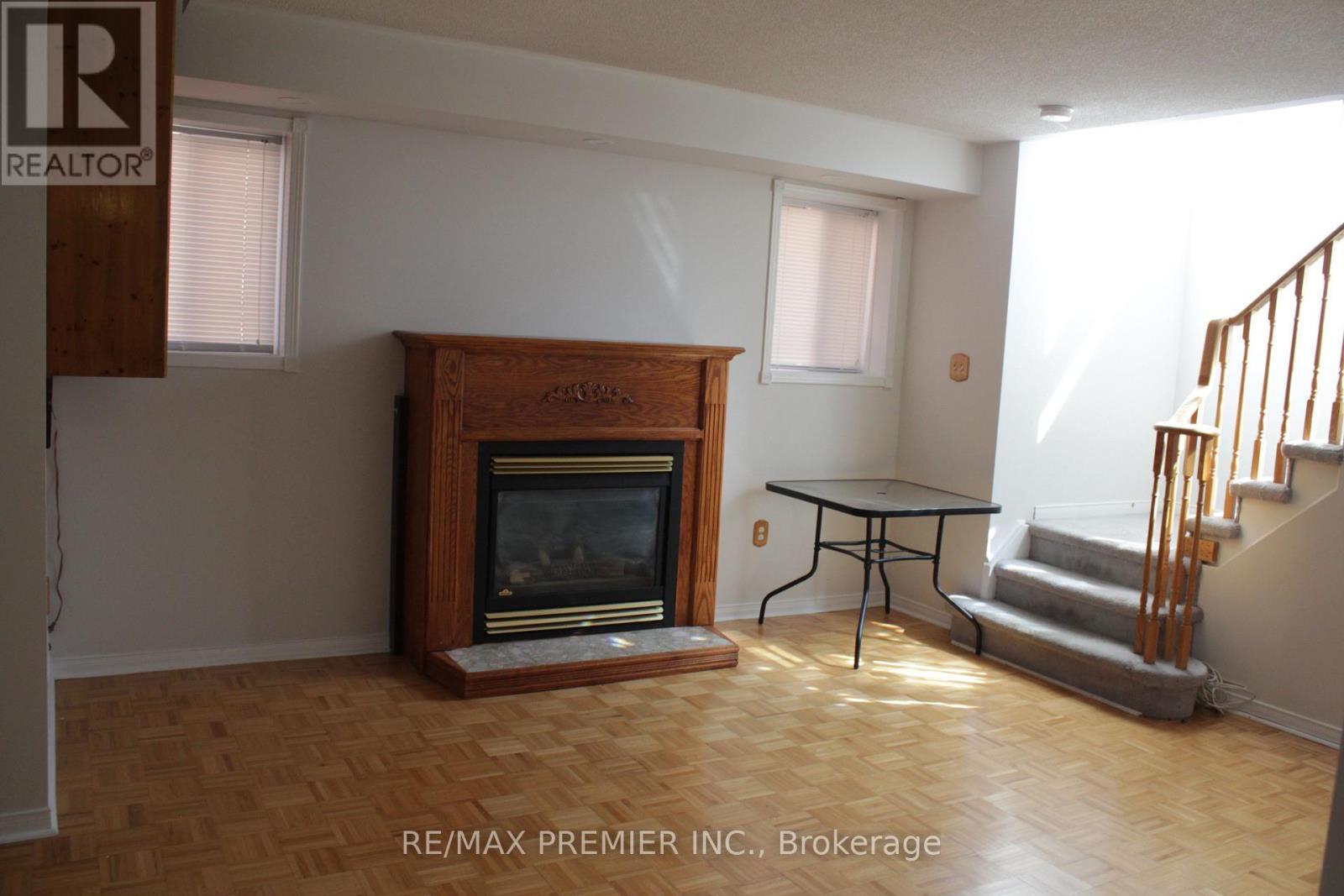 164 Royal Valley Drive, Caledon, ON - Indoor Photo Showing Living Room With Fireplace