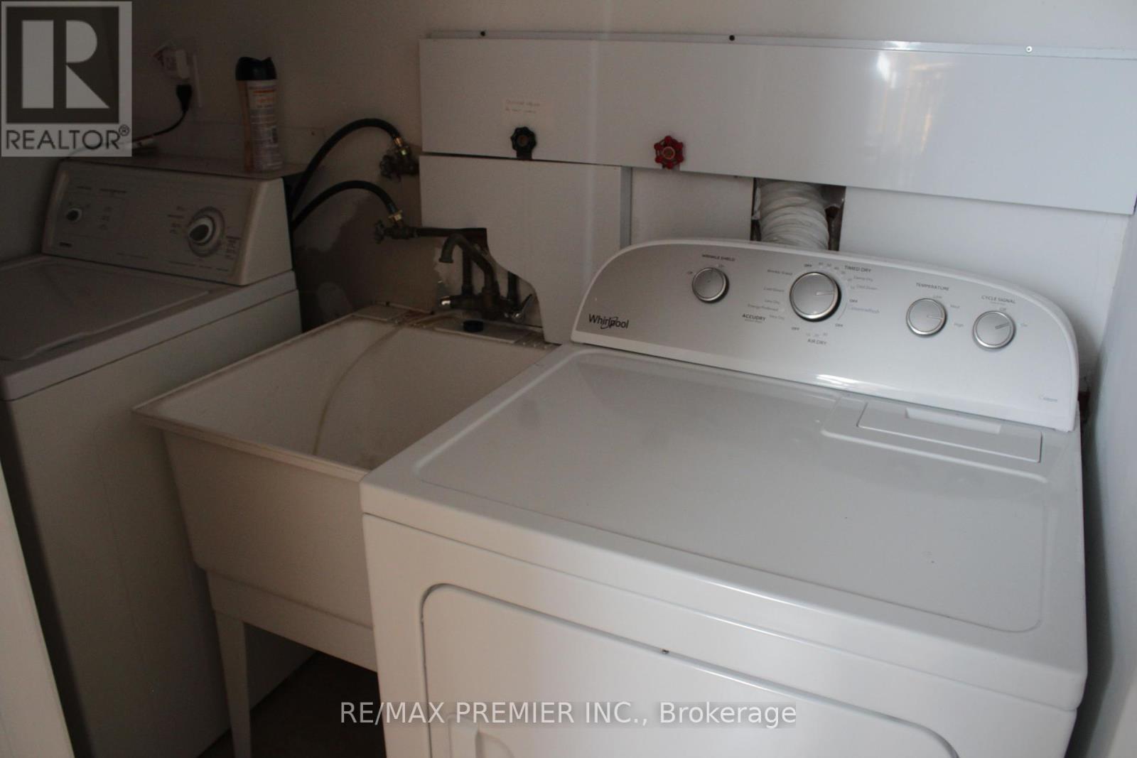 164 Royal Valley Drive, Caledon, ON - Indoor Photo Showing Laundry Room