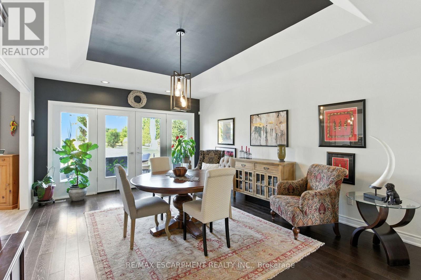 10 Featherstone Avenue, Haldimand, ON - Indoor Photo Showing Dining Room
