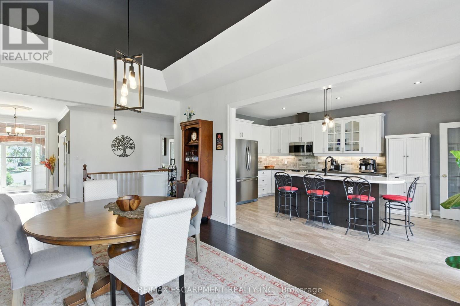 10 Featherstone Avenue, Haldimand, ON - Indoor Photo Showing Dining Room