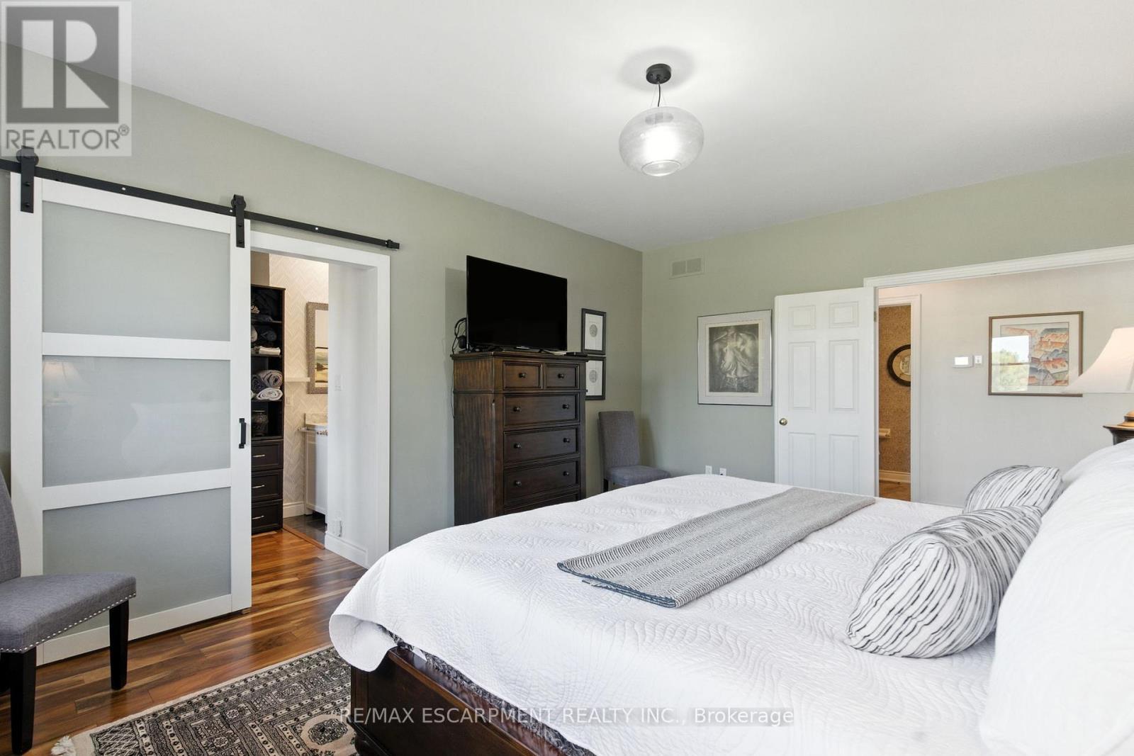 10 Featherstone Avenue, Haldimand, ON - Indoor Photo Showing Bedroom