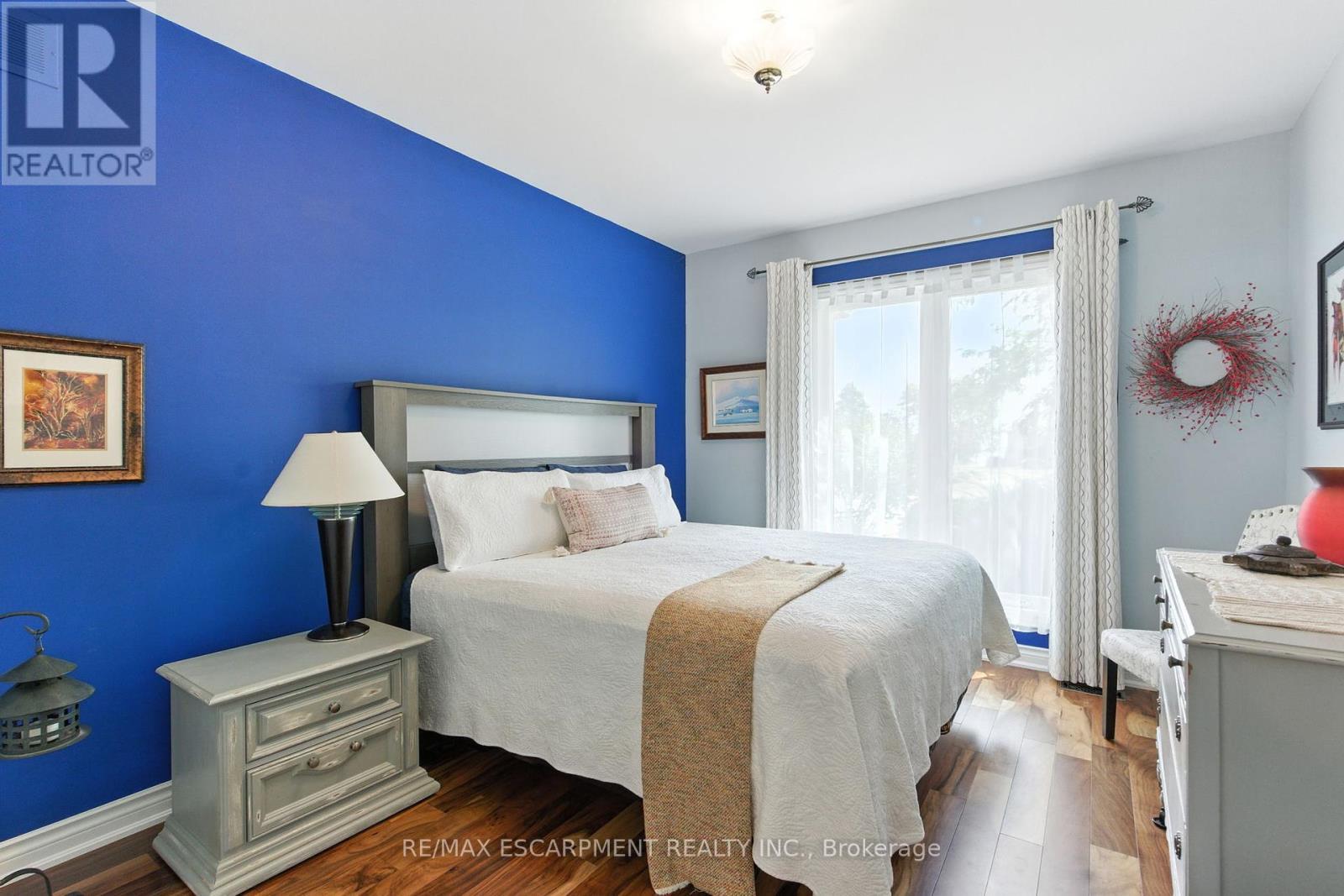 10 Featherstone Avenue, Haldimand, ON - Indoor Photo Showing Bedroom