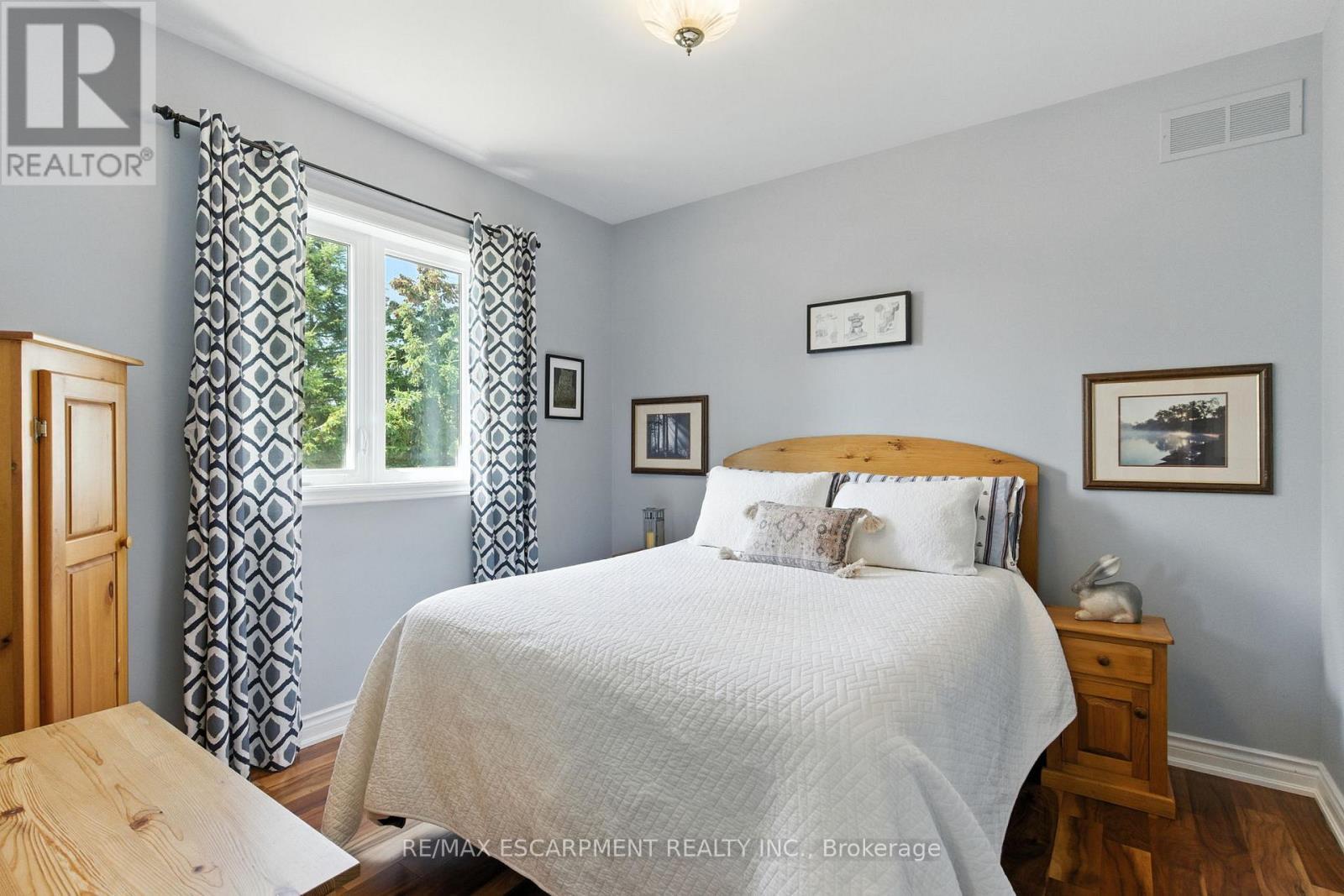 10 Featherstone Avenue, Haldimand, ON - Indoor Photo Showing Bedroom