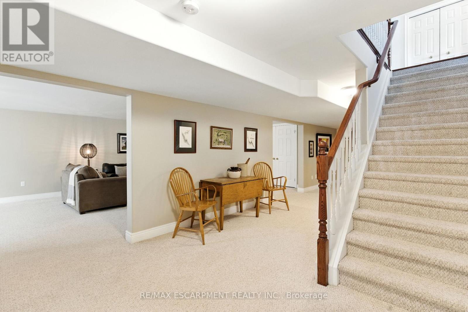 10 Featherstone Avenue, Haldimand, ON - Indoor Photo Showing Other Room