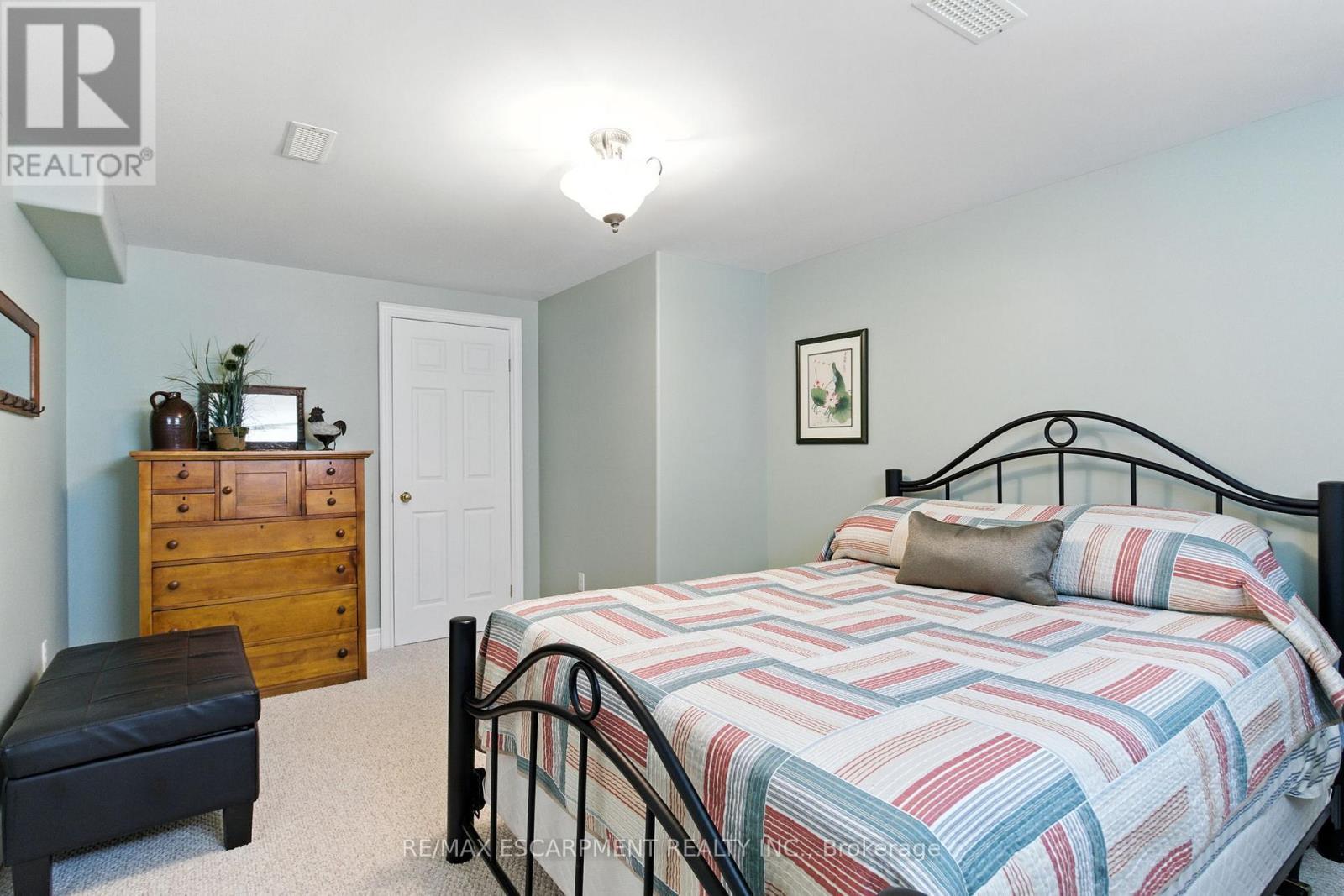 10 Featherstone Avenue, Haldimand, ON - Indoor Photo Showing Bedroom