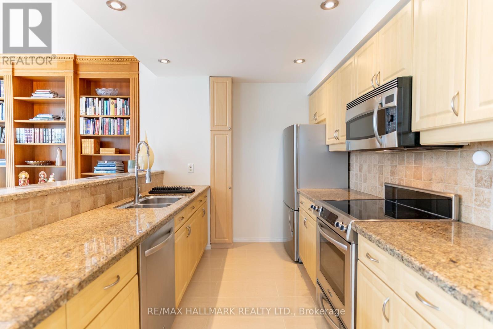 Ph9 - 10 Queens Quay W, Toronto, ON - Indoor Photo Showing Kitchen With Double Sink