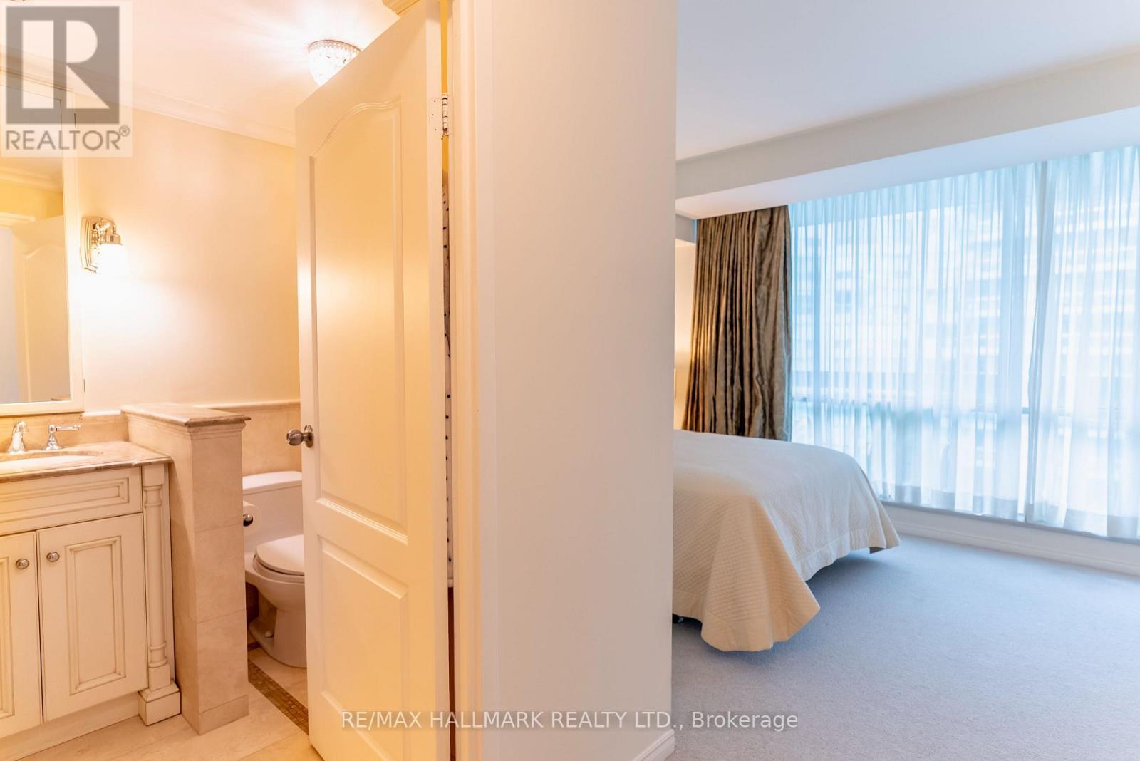 Ph9 - 10 Queens Quay W, Toronto, ON - Indoor Photo Showing Bathroom