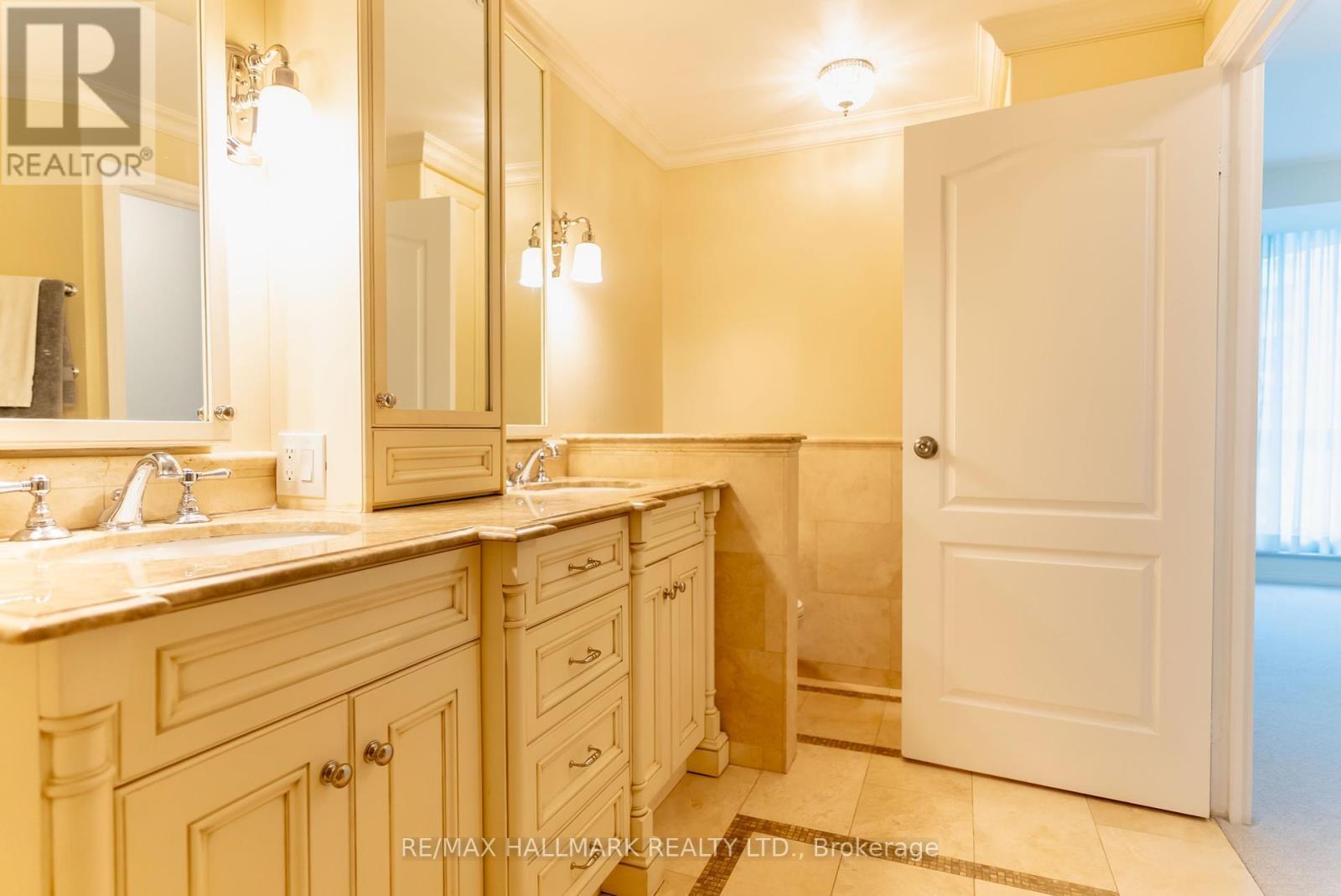 Ph9 - 10 Queens Quay W, Toronto, ON - Indoor Photo Showing Bathroom