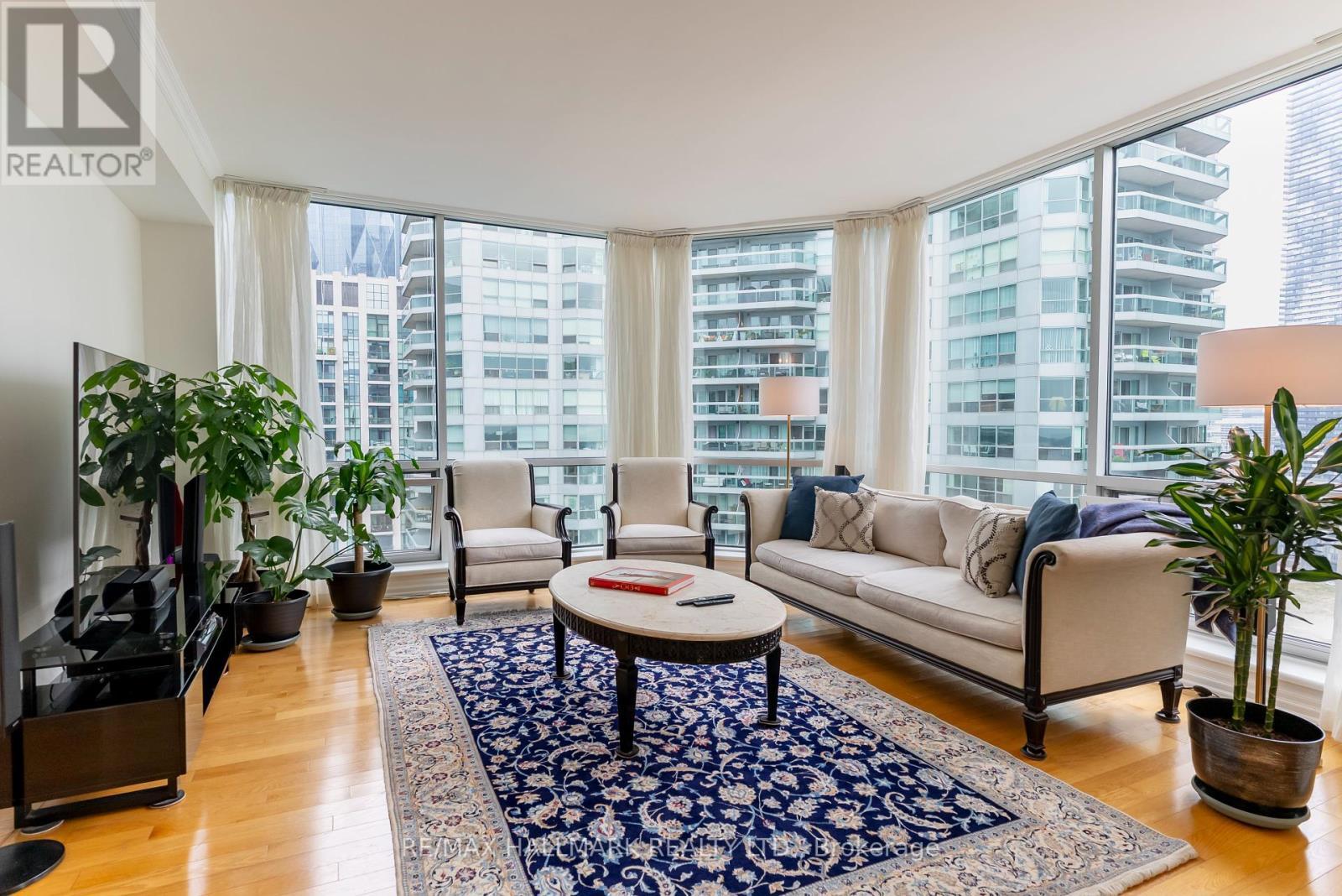 Ph9 - 10 Queens Quay W, Toronto, ON - Indoor Photo Showing Living Room