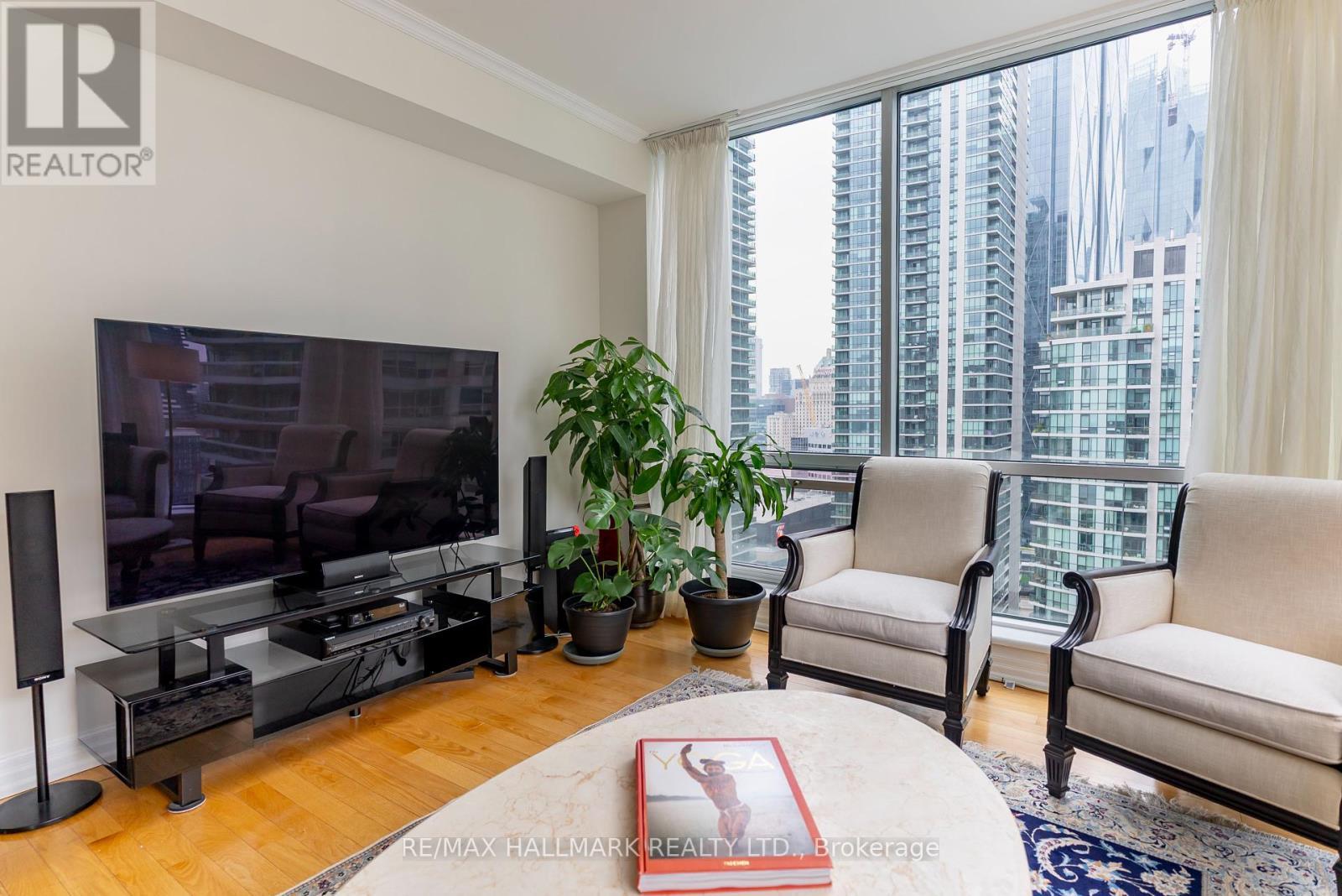 Ph9 - 10 Queens Quay W, Toronto, ON - Indoor Photo Showing Living Room