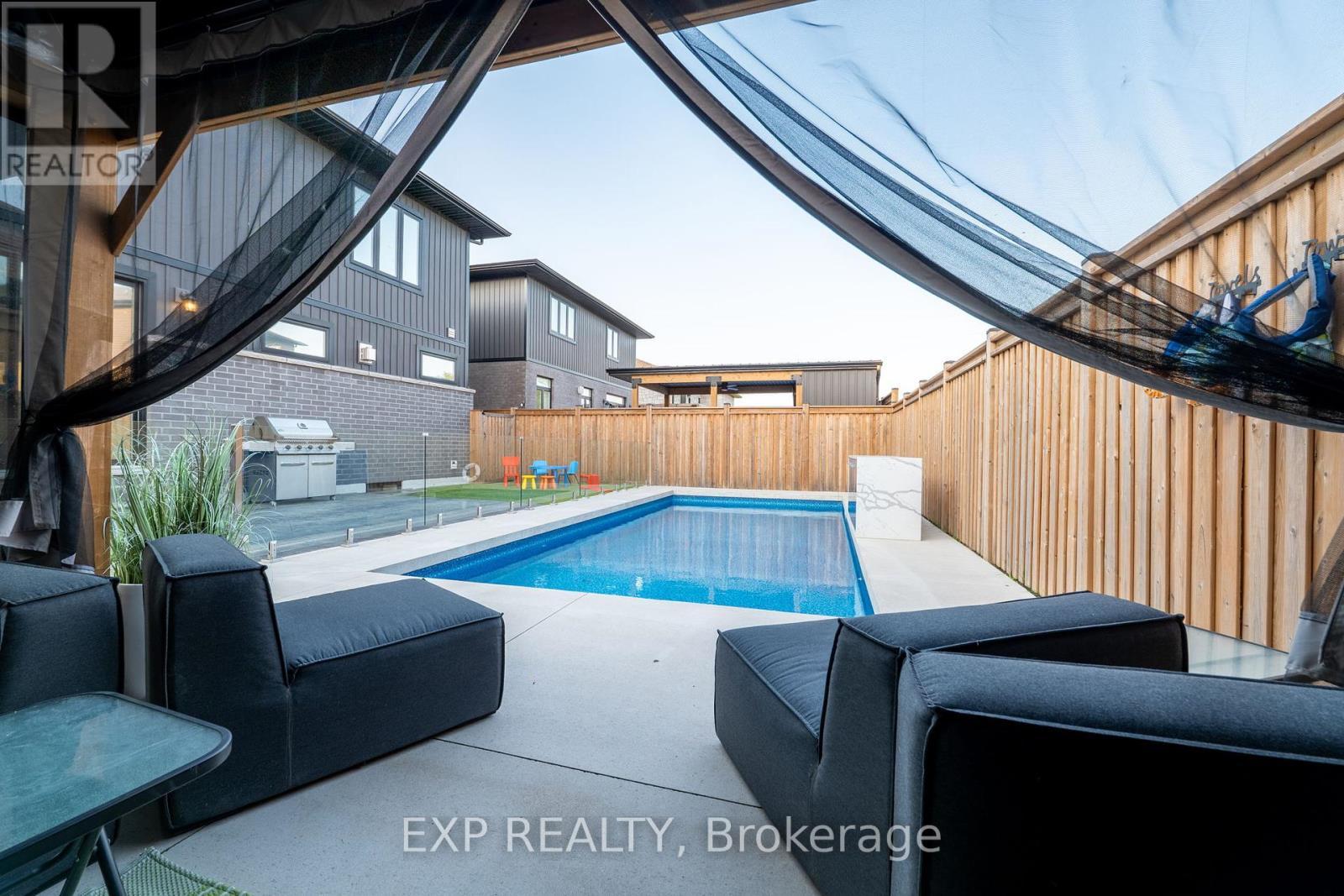 6 Cristallina Drive, Thorold, ON - Outdoor With In Ground Pool With Deck Patio Veranda With Exterior