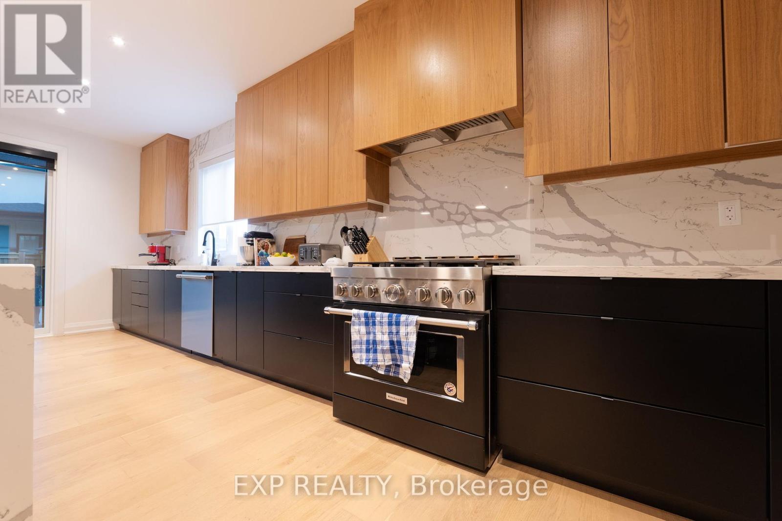 6 Cristallina Drive, Thorold, ON - Indoor Photo Showing Kitchen