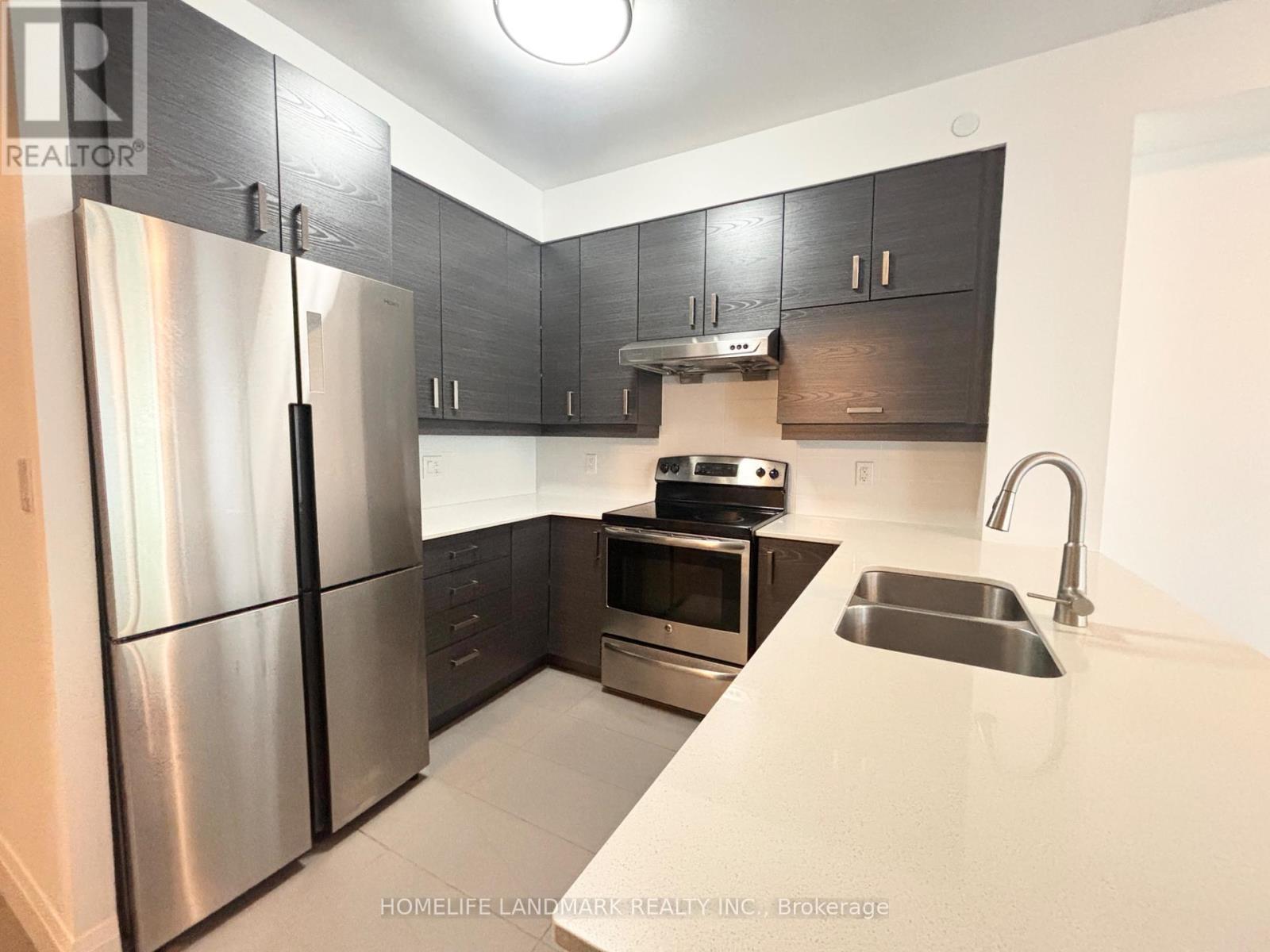 207 - 1 Uptown Drive, Markham, ON - Indoor Photo Showing Kitchen With Double Sink With Upgraded Kitchen