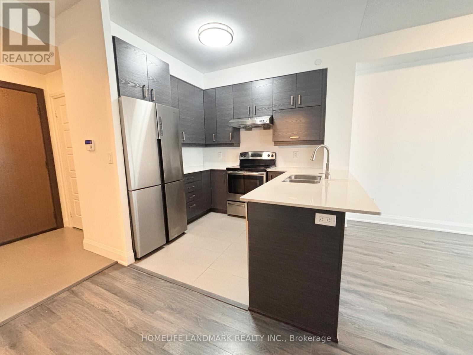 207 - 1 Uptown Drive, Markham, ON - Indoor Photo Showing Kitchen With Double Sink With Upgraded Kitchen