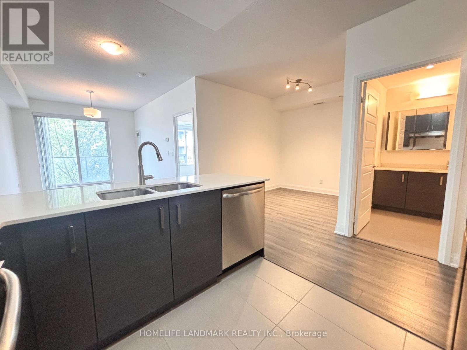 207 - 1 Uptown Drive, Markham, ON - Indoor Photo Showing Kitchen With Double Sink
