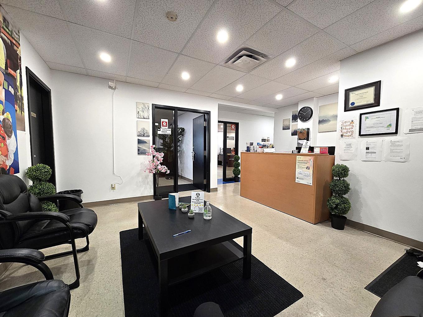 Reception area - 200-1405 Boul. Henri-Bourassa O., Montréal (Ahuntsic-Cartierville), QC - Indoor