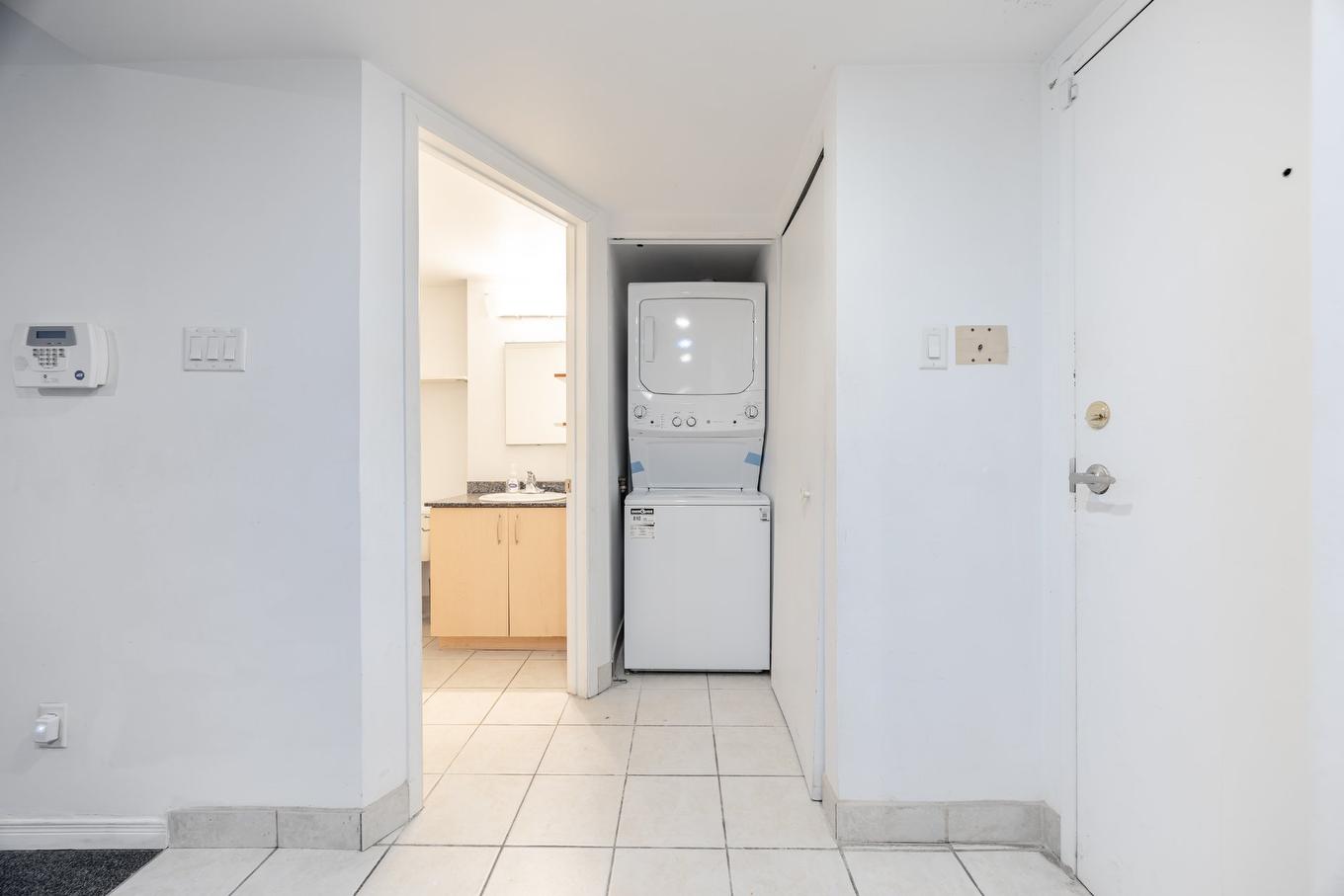 Salle de lavage - 158-98 Rue Charlotte, Montréal (Ville-Marie), QC - Indoor Photo Showing Laundry Room