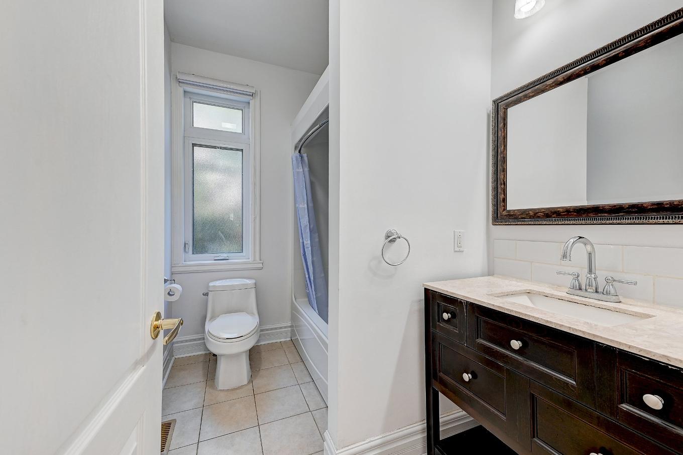 Salle de bains - 136 Rue Jean-De Ronceray, Carignan, QC - Indoor Photo Showing Bathroom