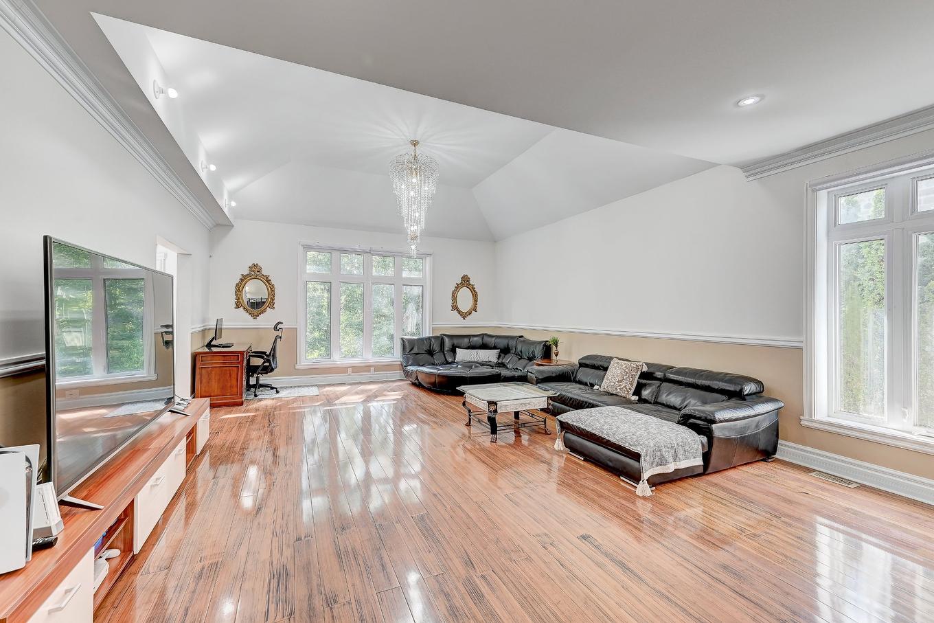 Salle familiale - 136 Rue Jean-De Ronceray, Carignan, QC - Indoor