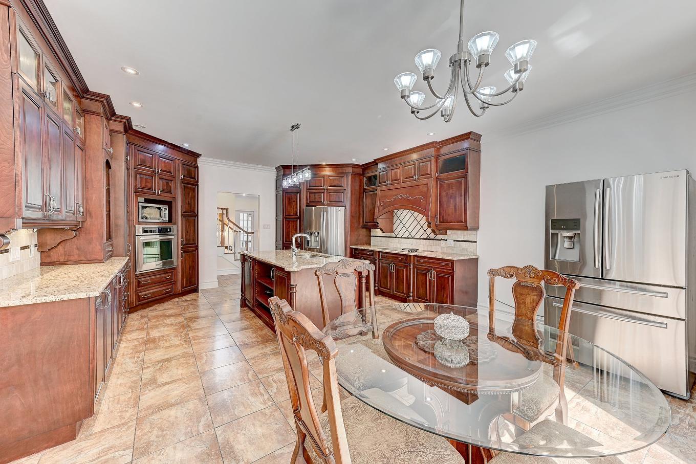 Coin-repas - 136 Rue Jean-De Ronceray, Carignan, QC - Indoor Photo Showing Dining Room