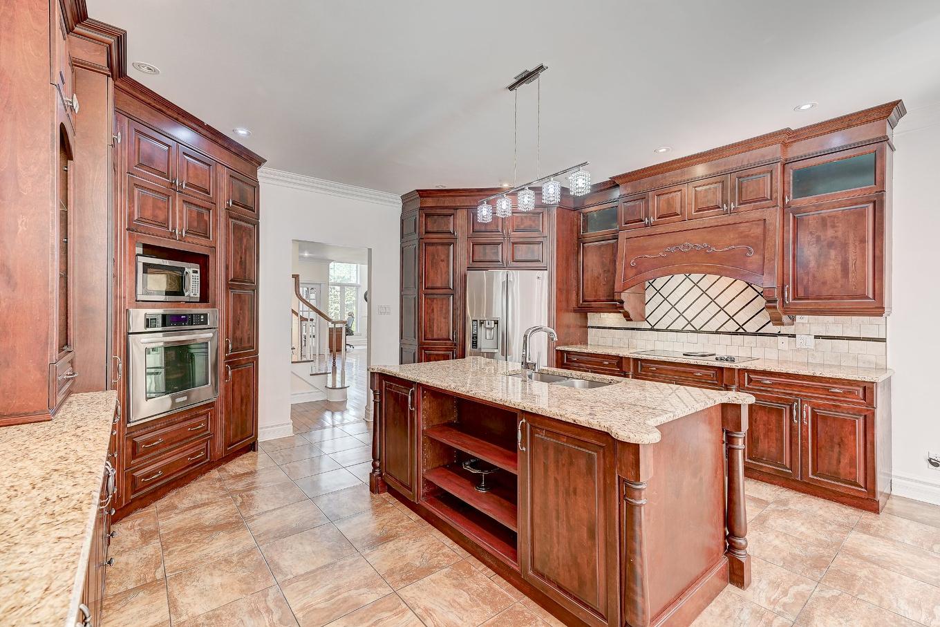 Cuisine - 136 Rue Jean-De Ronceray, Carignan, QC - Indoor Photo Showing Kitchen