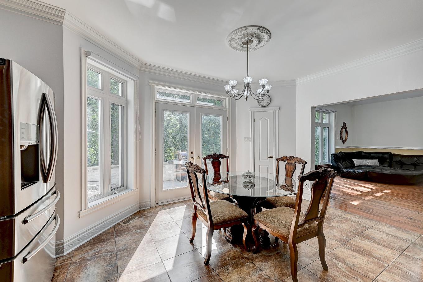 Coin-repas - 136 Rue Jean-De Ronceray, Carignan, QC - Indoor Photo Showing Dining Room