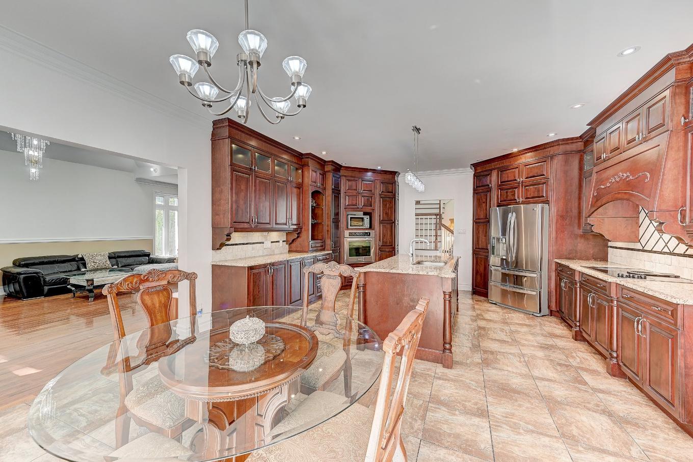 Coin-repas - 136 Rue Jean-De Ronceray, Carignan, QC - Indoor Photo Showing Dining Room