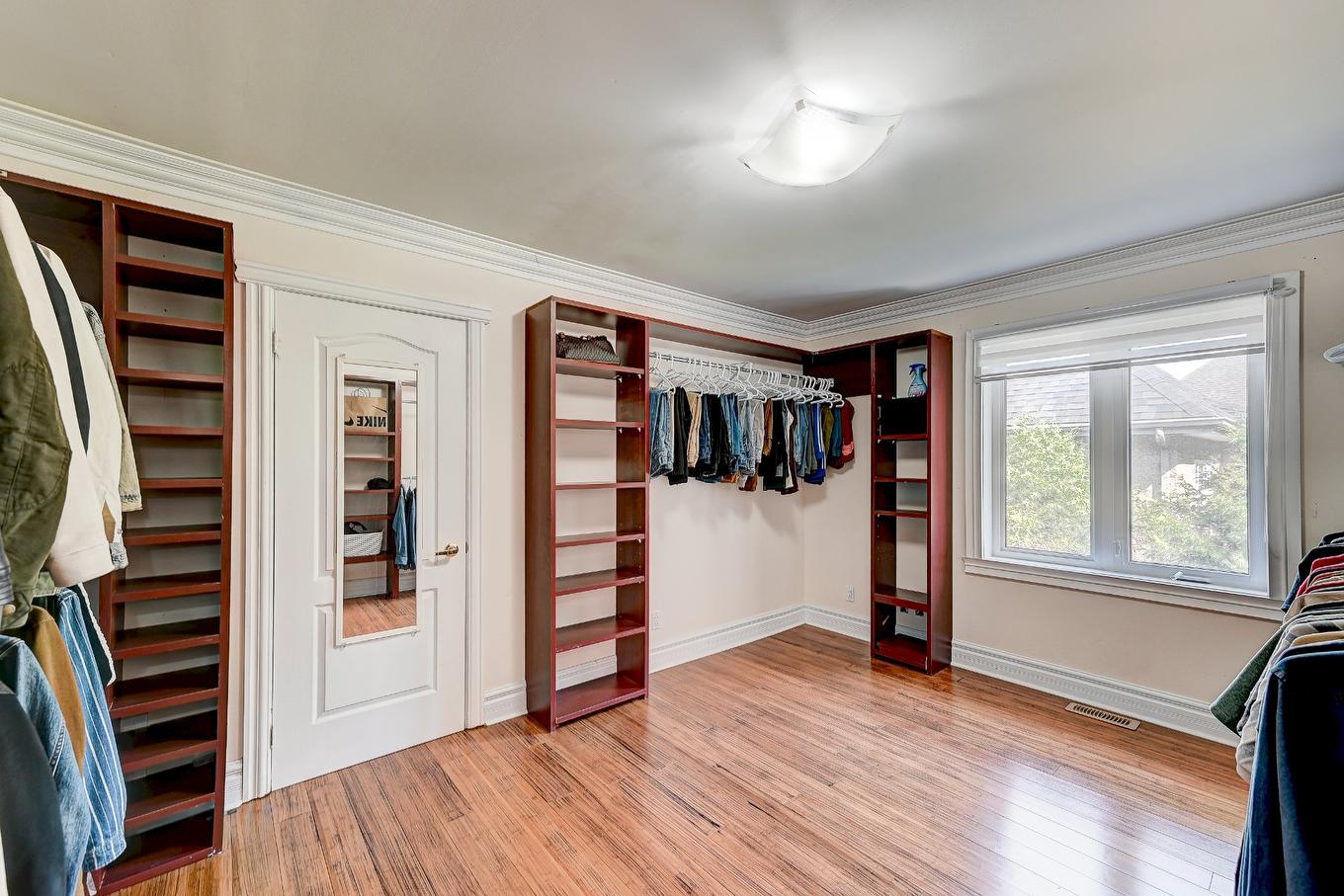 Penderie (Walk-in) - 136 Rue Jean-De Ronceray, Carignan, QC - Indoor