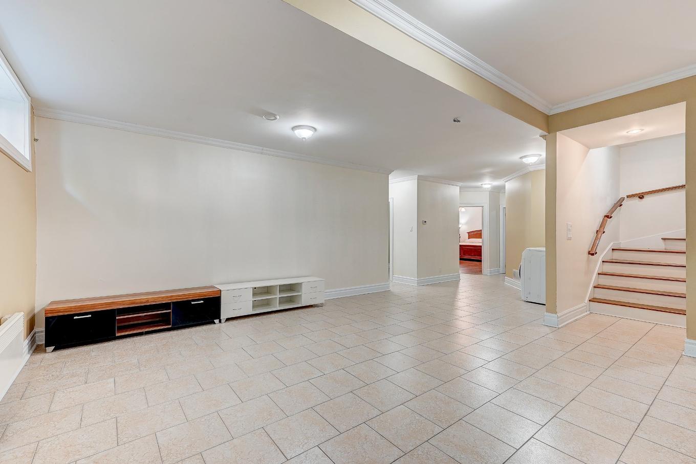 Salle de jeux - 136 Rue Jean-De Ronceray, Carignan, QC - Indoor Photo Showing Other Room