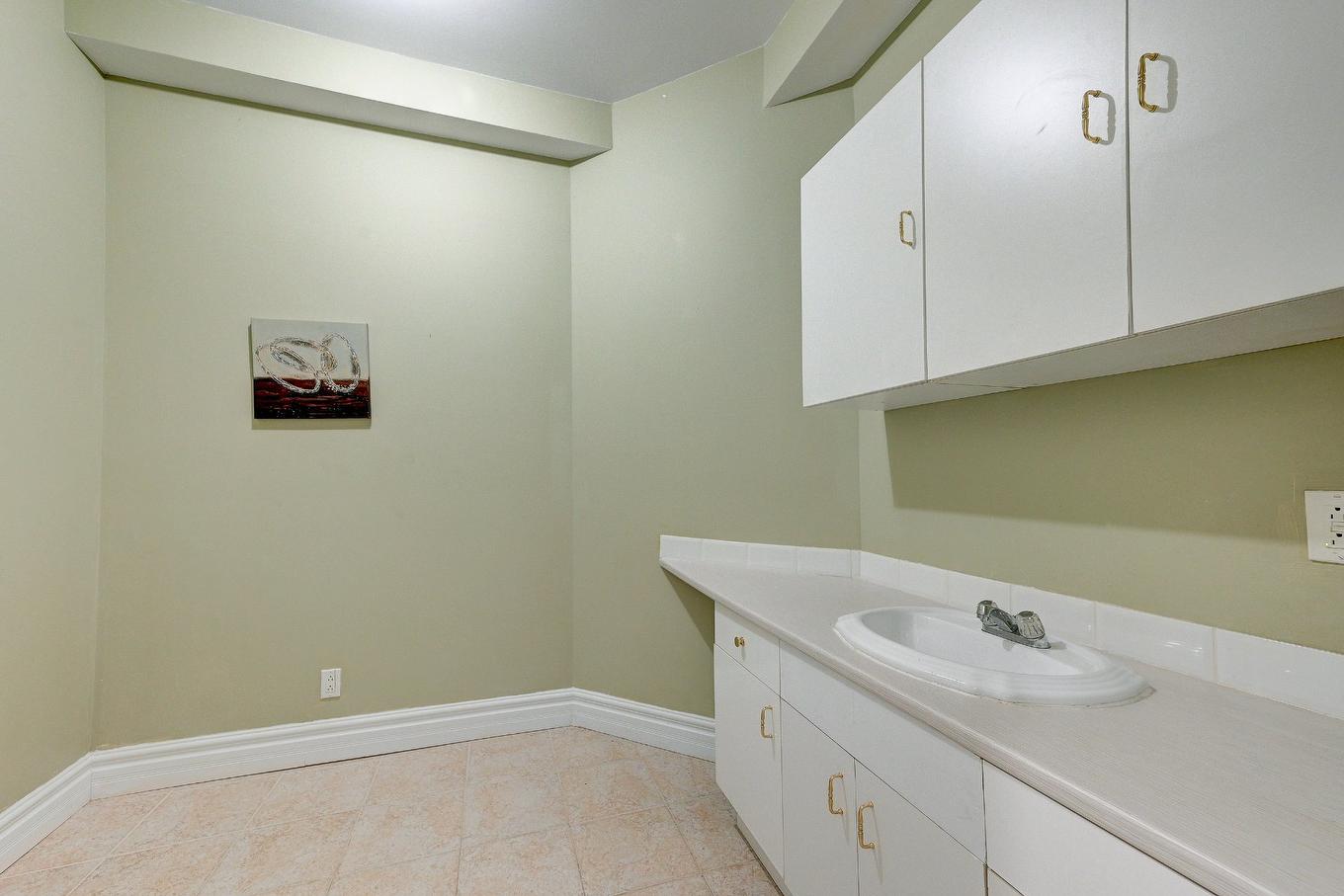 Salle de lavage - 136 Rue Jean-De Ronceray, Carignan, QC - Indoor Photo Showing Bathroom