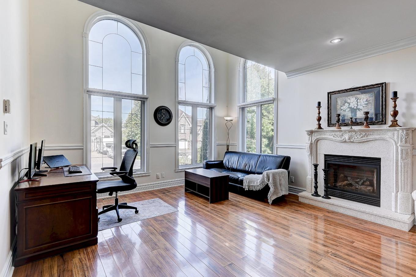 Salon - 136 Rue Jean-De Ronceray, Carignan, QC - Indoor Photo Showing Office