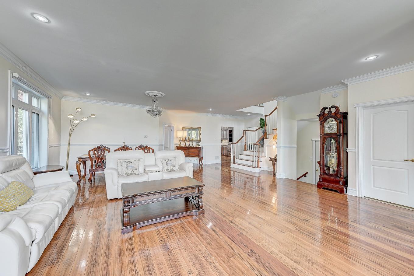Salon - 136 Rue Jean-De Ronceray, Carignan, QC - Indoor Photo Showing Living Room