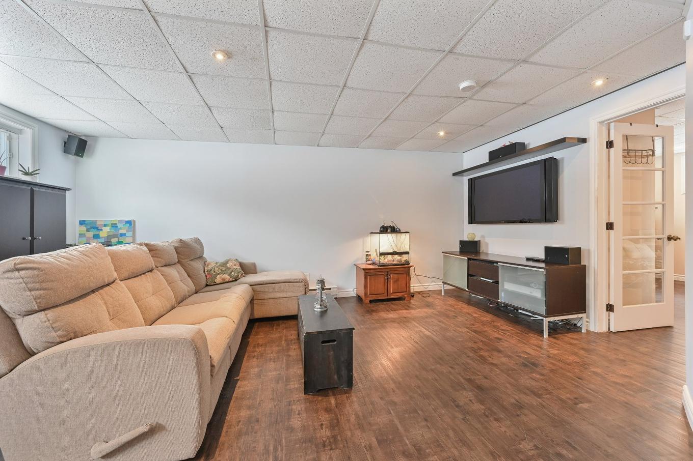 Salle familiale - 52 Rue De Lourtel, Saint-Jean-Sur-Richelieu, QC - Indoor