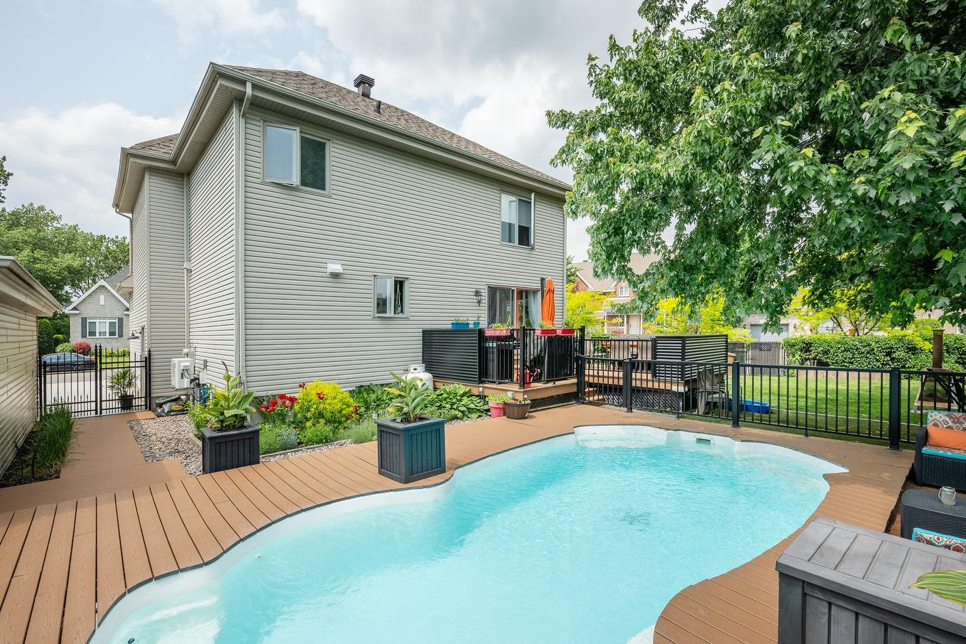 Face arrière - 52 Rue De Lourtel, Saint-Jean-Sur-Richelieu, QC - Outdoor With Deck Patio Veranda With Exterior