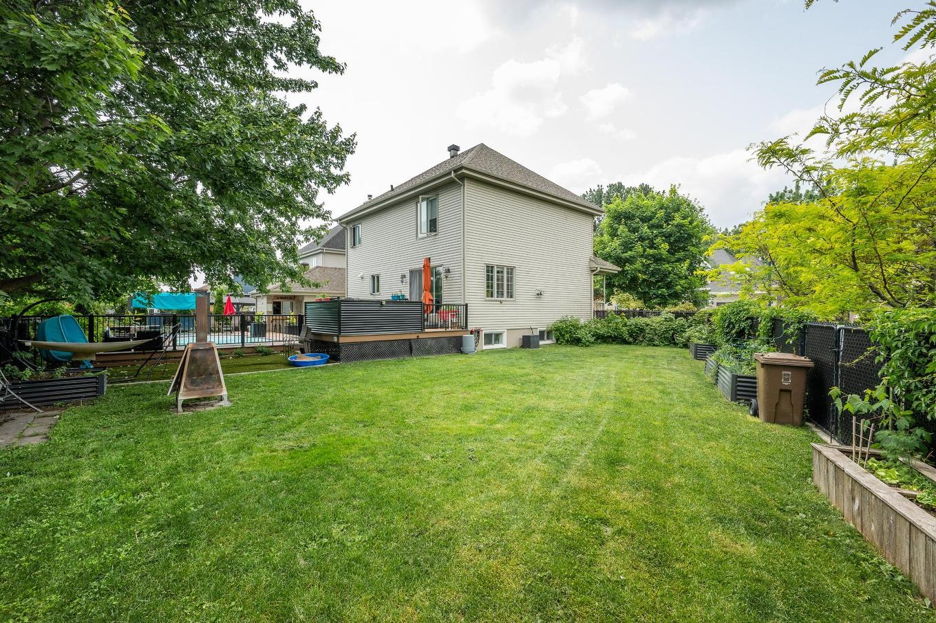 Cour - 52 Rue De Lourtel, Saint-Jean-Sur-Richelieu, QC - Outdoor With Backyard