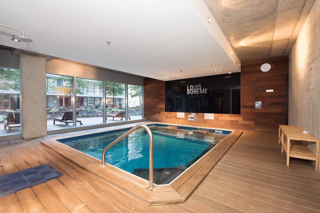 Piscine - 407-350 Boul. De Maisonneuve O., Montréal (Ville-Marie), QC - Indoor Photo Showing Other Room With In Ground Pool