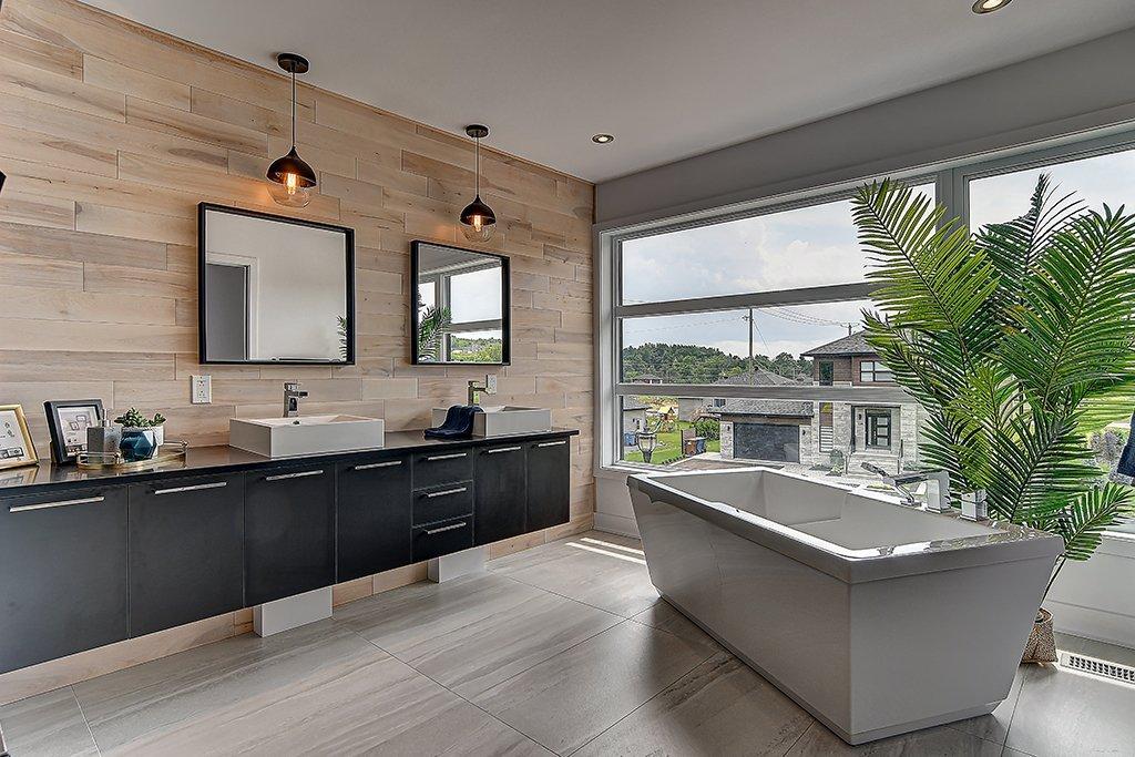 Salle de bains attenante à la CCP - Rue Des Rêves, Sainte-Julienne, QC - Indoor