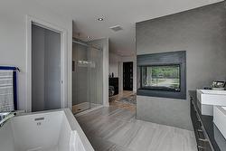 Ensuite bathroom -