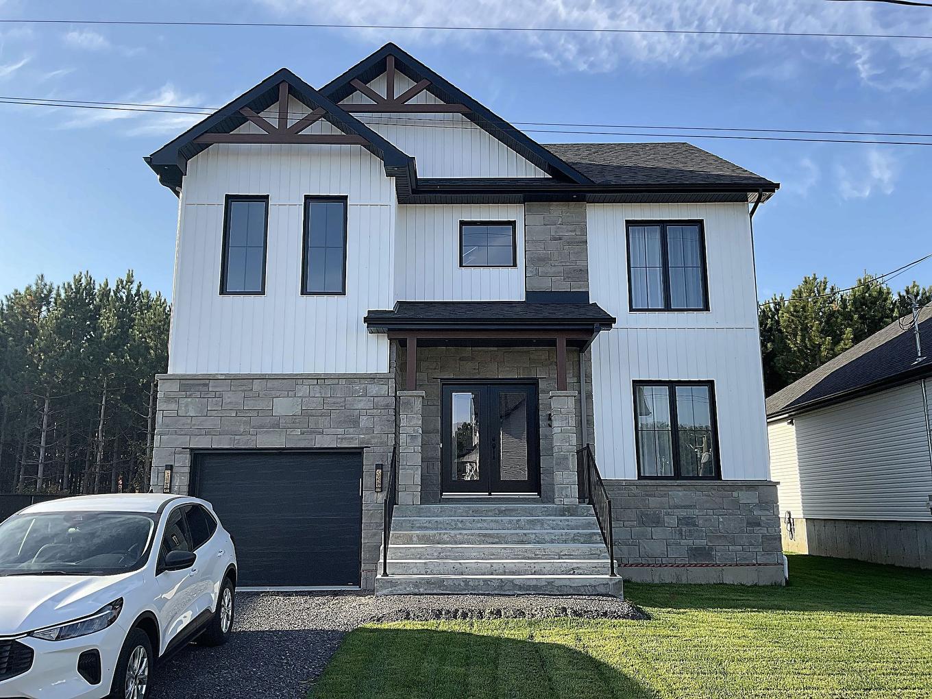 Façade - Rue Des Rêves, Sainte-Julienne, QC - Outdoor