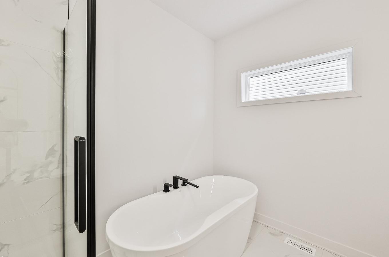 Salle de bains - Rue Des Rêves, Sainte-Julienne, QC - Indoor Photo Showing Bathroom